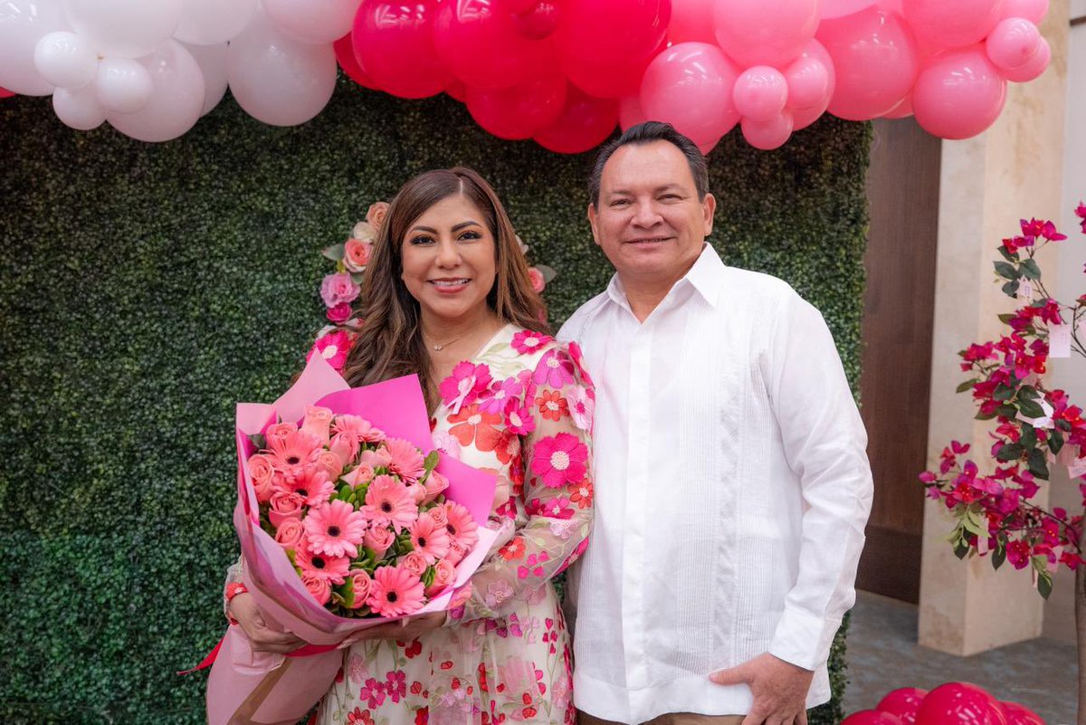 huachodiazmena's tweet photo. Feliz cumpleaños, Wendy ❤️

Agradezco a Dios por tu vida. Gracias por estar siempre a mi lado y por la hermosa familia que hemos construido juntos.

Huachito, Juli y yo te amamos con todo el corazón. Hoy y siempre. 
De las lunas la de Octubre es más hermosa 🎼🎉🎂 ... https://t.co/OOmR3JwxU9