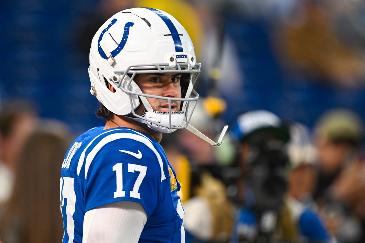 NFLonCBS's tweet image. Most points per drive since 2000

                                                 Starting QB
2025 Colts          3.46       Daniel Jones
2007 Patriots     3.19        Tom Brady*
2018 Chiefs         3.12       Patrick Mahomes*
2020 Packers     3.06      Aaron Rodgers*

*won MVP