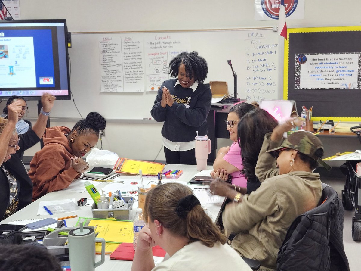 _SamuelNix's tweet image. What it looks like when teachers enjoy unpacking the standard and engaging in the learning they wilk be teaching @DuncanvilleISD