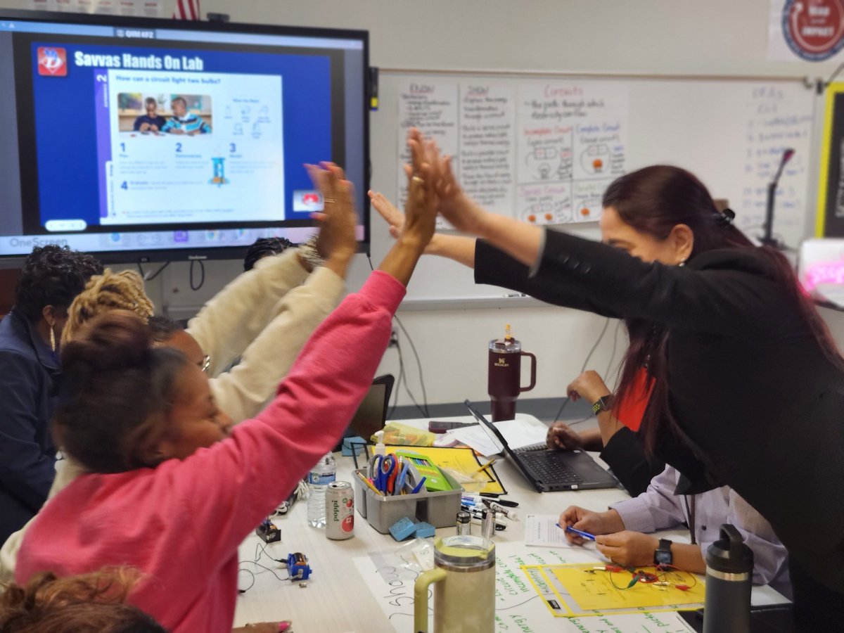 _SamuelNix's tweet image. What it looks like when teachers enjoy unpacking the standard and engaging in the learning they wilk be teaching @DuncanvilleISD
