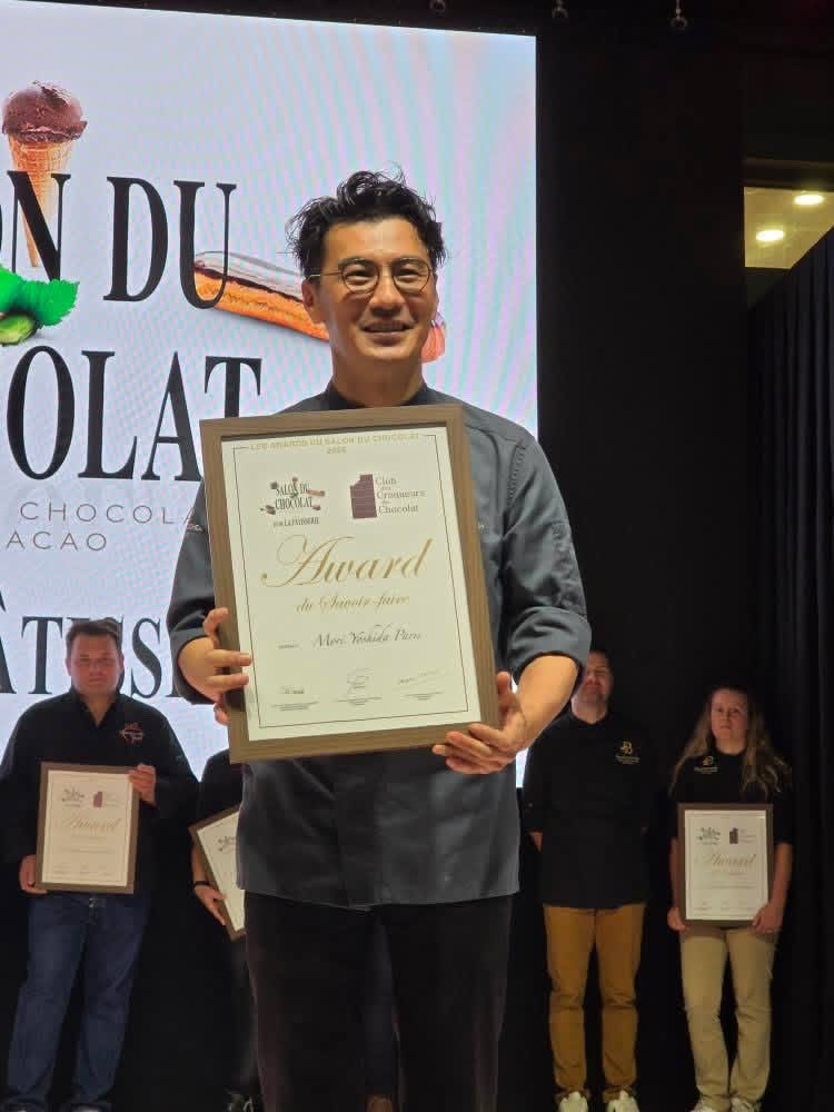 MORIHIDEYOSHIDA's tweet image. ショコラ愛好家団体Club des Croqueurs de Chocolat 様よりAward savoir-faire を頂きました。
このような栄誉ある賞を頂き非常に光栄でございます。
これからもこの賞に恥じないように精一杯ショコラに向き合っていきたいと思っております。

#moriyoshida
 #CCC
#モリヨシダ