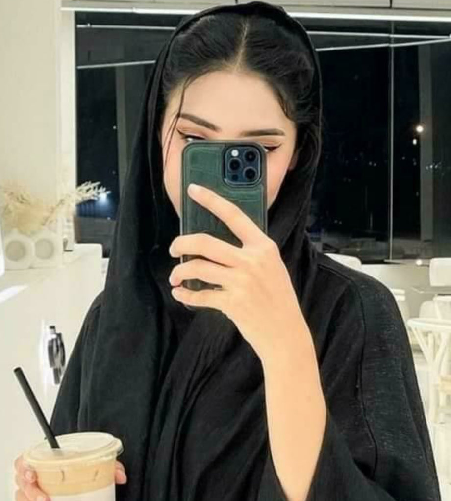 يقول الجنوبي 

كل السوالف معش بأشكالها تسحر 

مدري اسولف معش ولا مع عيونش