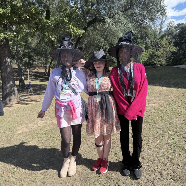 WFMSthebest's tweet photo. Double the fun & a sprinkle of magic! π» From twins to witches, today was all about finding out Which Witch is Which! #HomecomingMagic #SaintsSpirit https://t.co/cXMmBdG2Nl