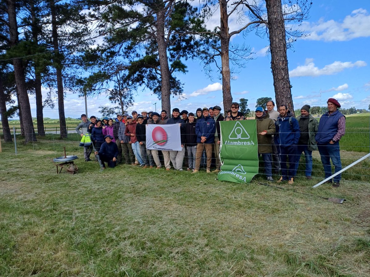 PlanAgro's tweet image. #Hoy en📍Libertad, San José

Finalizó el Curso presencial
✔️Alambradores
📌En Escuela Agraria de Libertad
➕🖼️👉 acortar.link/lobBAy

✨¡Felicitamos al grupo de participantes!✨

@ANEP_Uruguay @UTU_Uruguay #ARMCO #Alambresa @GermanAPVet #PlanAgro