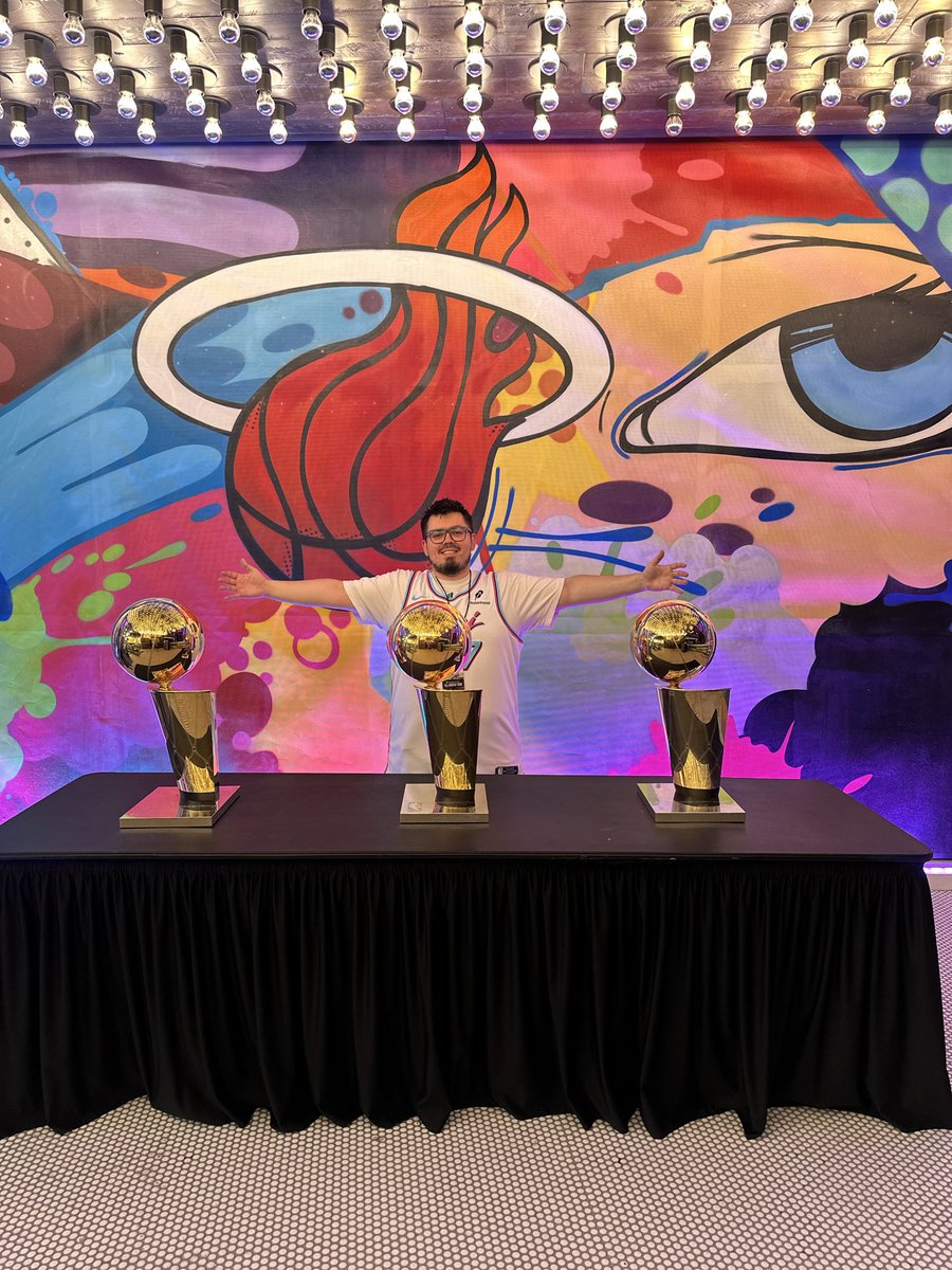 Ya pero yo pagué 21 usd para estar con estas 3 peligrosas 😏🔥