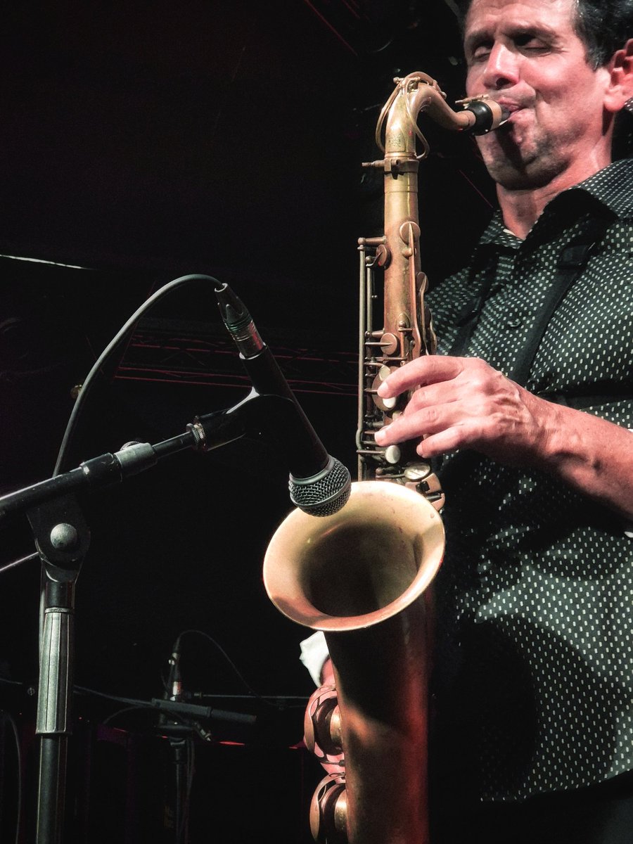 JazzCfree's tweet image. JAZZ:
Jazz in color.
Sax player Benny Sharoni.

Benny Sharoni Quartet.
Jamboree Jazz Club 
Barcelona.

📷 Photo by JazzC.

#colorphotography
#coloroftheday
#jazz #jazzphotography
#bennysharoni