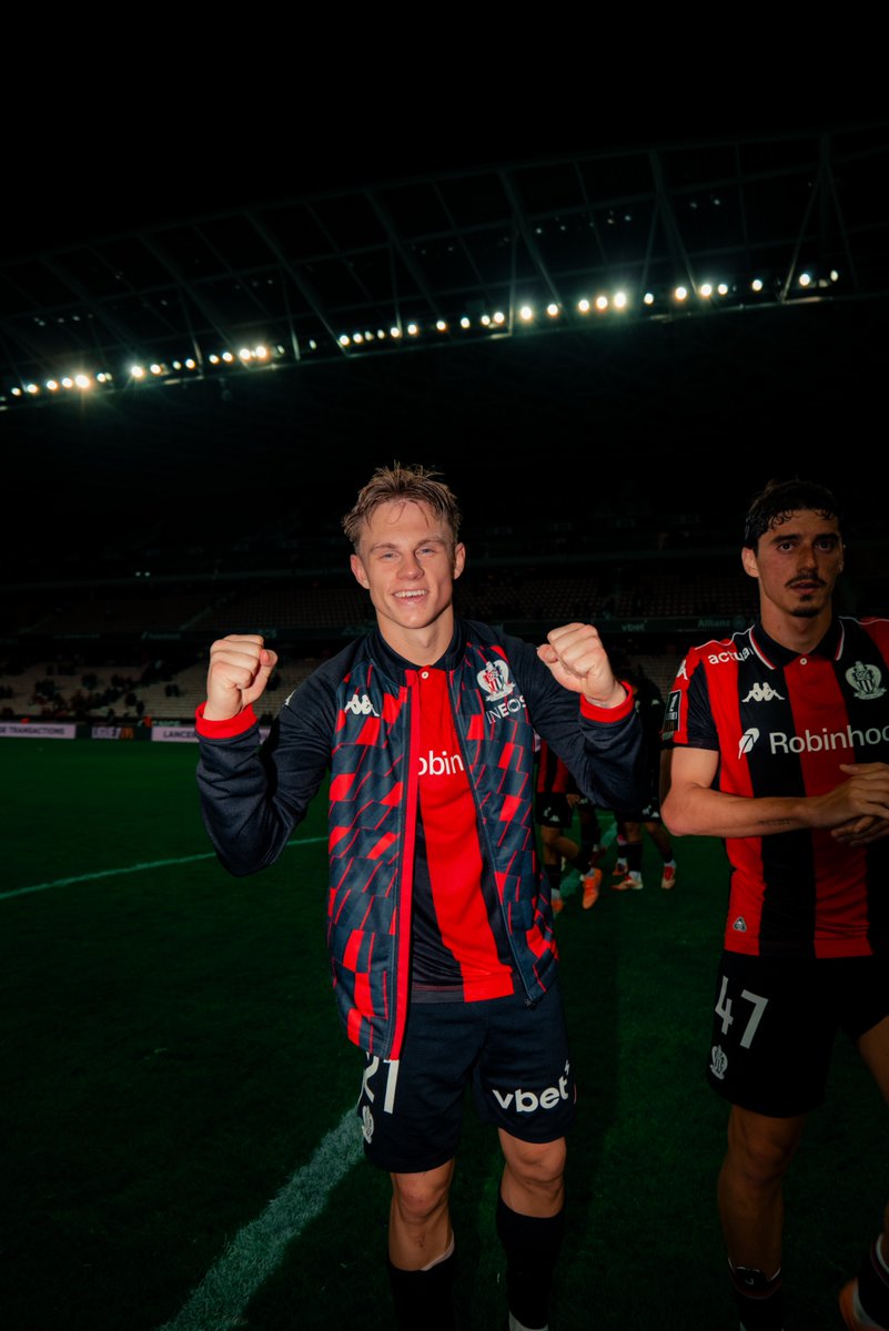 ogcnice's tweet photo. Combat 𝒓𝒆𝒎𝒑𝒐𝒓𝒕𝒆́. 👊

#ogcnlosc https://t.co/CJcJD2EyrG