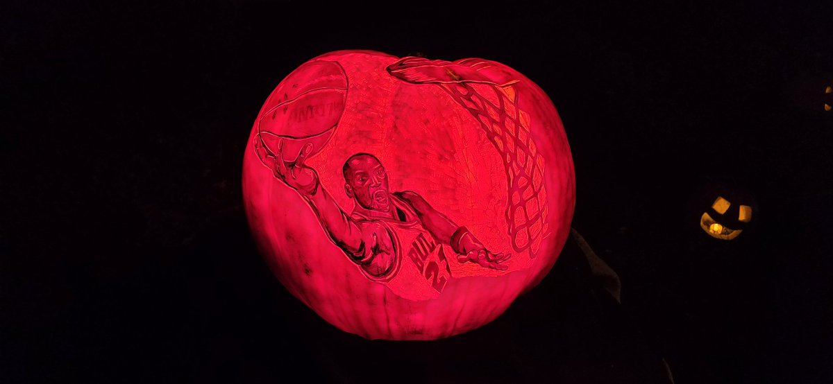 BarnstormerHQ's tweet photo. The G.O.A.T. takes flight — in pumpkin form. 🏀🎃

This Chicago Bulls carving from Night of 1,000 Jack-O’-Lanterns captures the Air up there.

#ChicagoBulls #BarnstormerHQ #Halloween #NightOf1000JackOLanterns #SportsArt https://t.co/7wbjsBPbPI