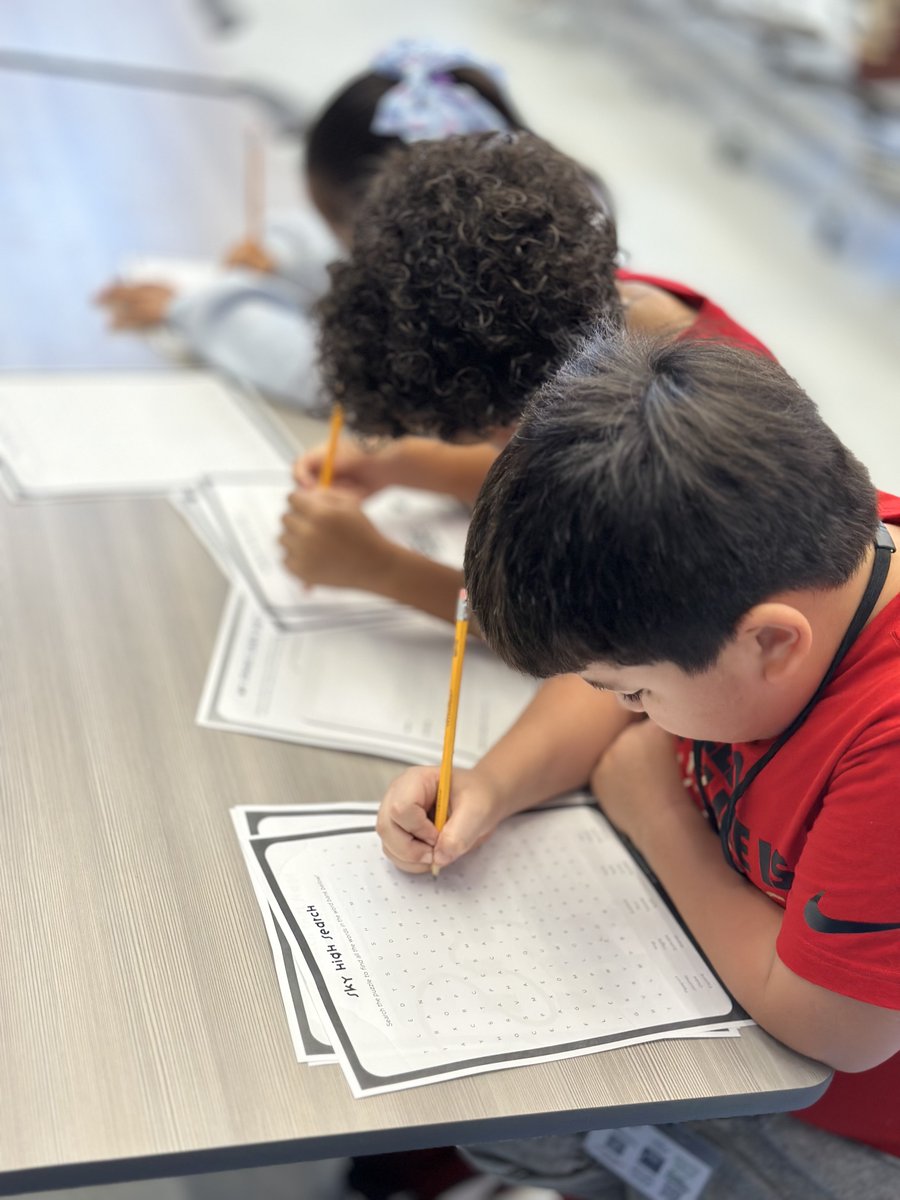 FBISDFoodie's tweet photo. ๐คฉ Love seeing staff bring nutrition into the classroom! @MSE_Astronauts celebrated #NationalSchoolLunchWeek by exploring global flavors through fun, hands-on lunch activities!
#FBISD #FBISDFoodie #NSLW25 #FarmFreshTexas #FarmFreshChallenge #F2SMonth #SchoolLunch #SchoolMeals https://t.co/oXSlgZLl1m