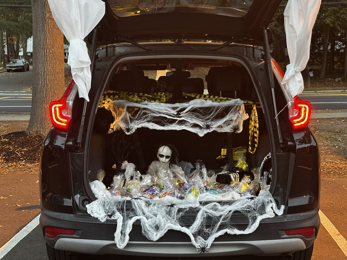 MLK’s Awesome parents showed off their spooky talents at our first trunk or treat!