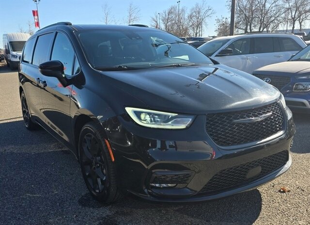 instaautoloans's tweet photo. 2023 #Chrysler #Pacifica Touring L Sunroof S package  only $35,995 in St Albert, stock #PR577087 #ChryslerPacifica #StAlbert https://t.co/wMwZQ02kAo https://t.co/SlXFNuPHwH