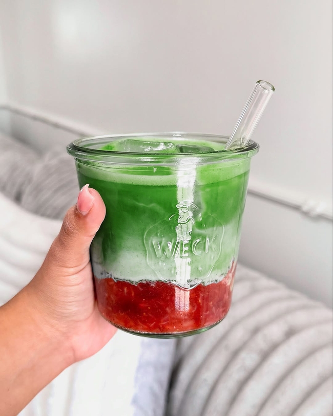 🍵 Say hello to your new favourite sip — 🍃 #Matcha 🍓 #Strawberry #Latte! A vibrant fusion of earthy matcha and juicy strawberries, perfect for brightening up any day 🌞. 👉 bit.ly/meiko100

(📸: @ milliewithie)