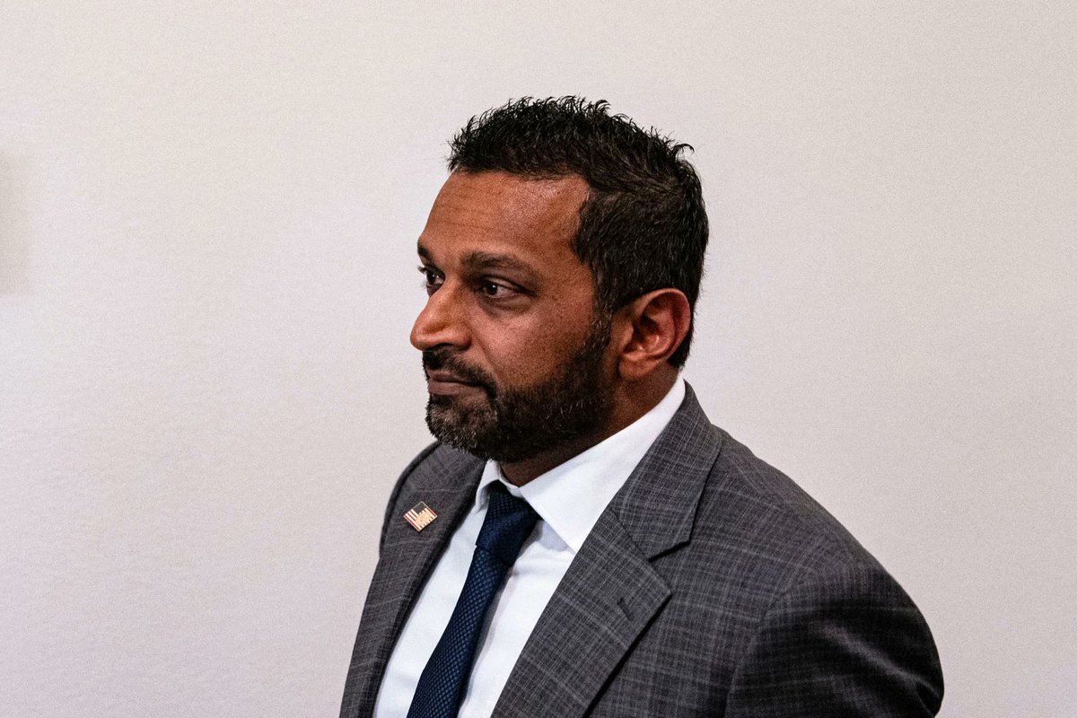 TimcastNews's tweet image. ⚠️DEVELOPING: FBI Director Kash Patel reportedly confronted Counterterrorism chief Joe Kent after Kent reviewed FBI files to probe possible foreign ties to Charlie Kirk’s assassination.
Kent, a top aide to Tulsi Gabbard, believed foreign actors could’ve aided accused shooter,…