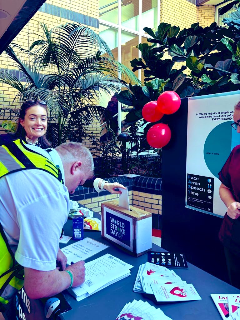 Em_Murt's tweet image. Marking world stroke day @TUH_Tallaght today, spreading the message that every second counts when it comes to stroke @WorldStrokeOrg @ronancollins7 @GillianAHarte @ainemlynch @CnTuh #everysecondcounts #timeisbrain#worldstrokeday