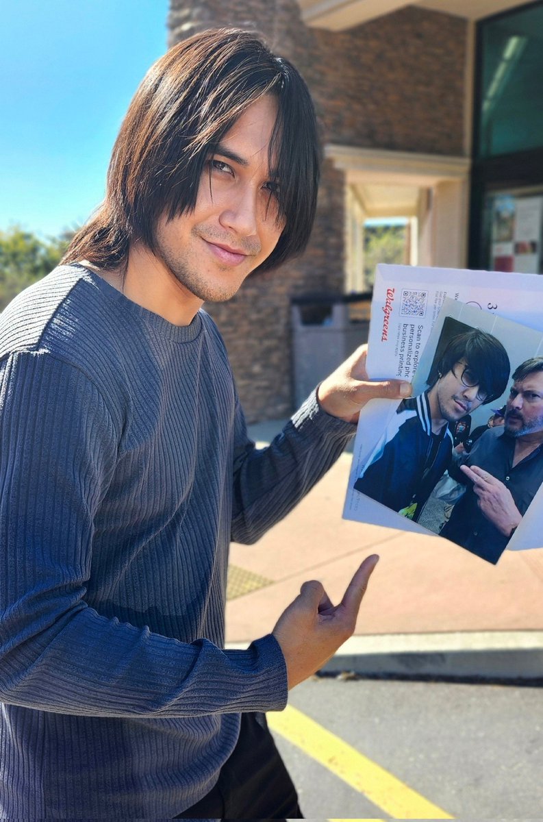 StardustArtist1's tweet image. Hey, Mr @DavidBHayter 
Will you Sign our photo from @MGSCON at @AnimePasadena ?
Please and thank you.