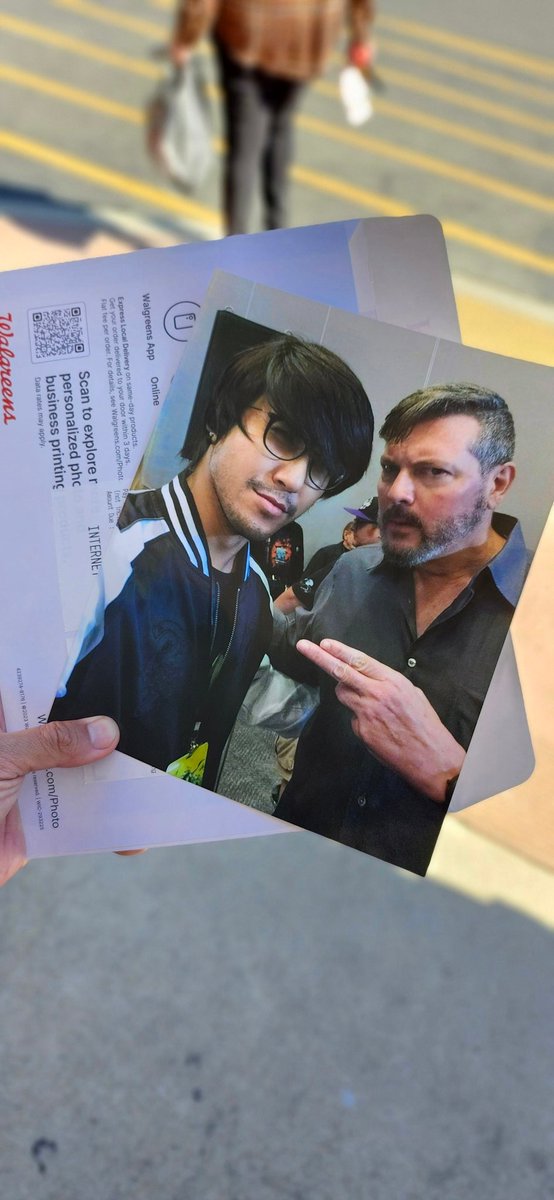 StardustArtist1's tweet image. Hey, Mr @DavidBHayter 
Will you Sign our photo from @MGSCON at @AnimePasadena ?
Please and thank you.