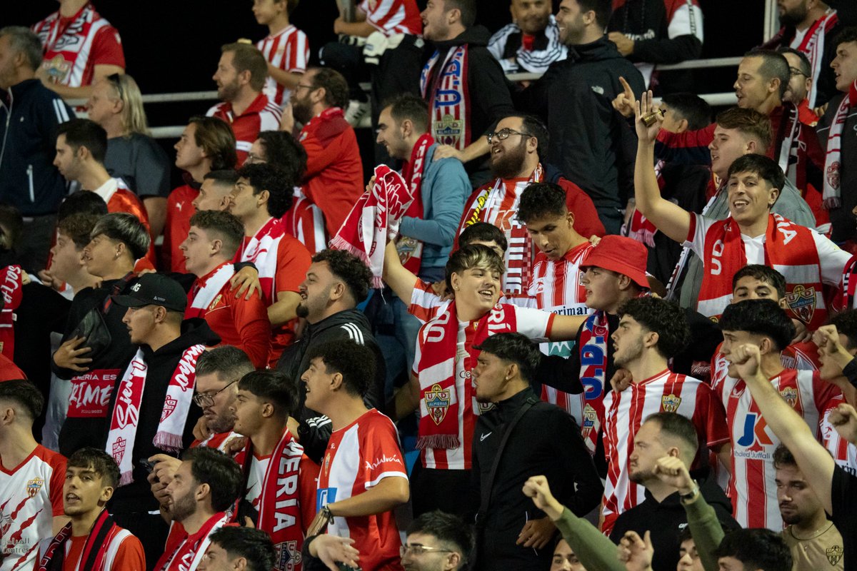 🤔 ¿Miércoles? ¿Primera ronda de #CopaDelReyMAPFRE? Pues más de mil rojiblancos en Lorca ❤️🤍

Yo ya me voy quedando sin palabras con vosotros, afición 😍