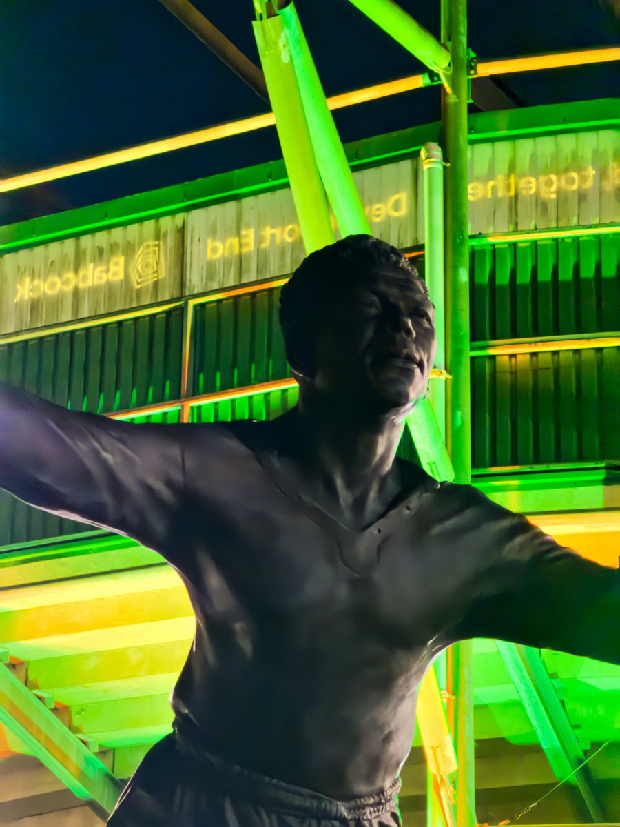 Some shots of the Jack Leslie statue earlier tonight. #pafc