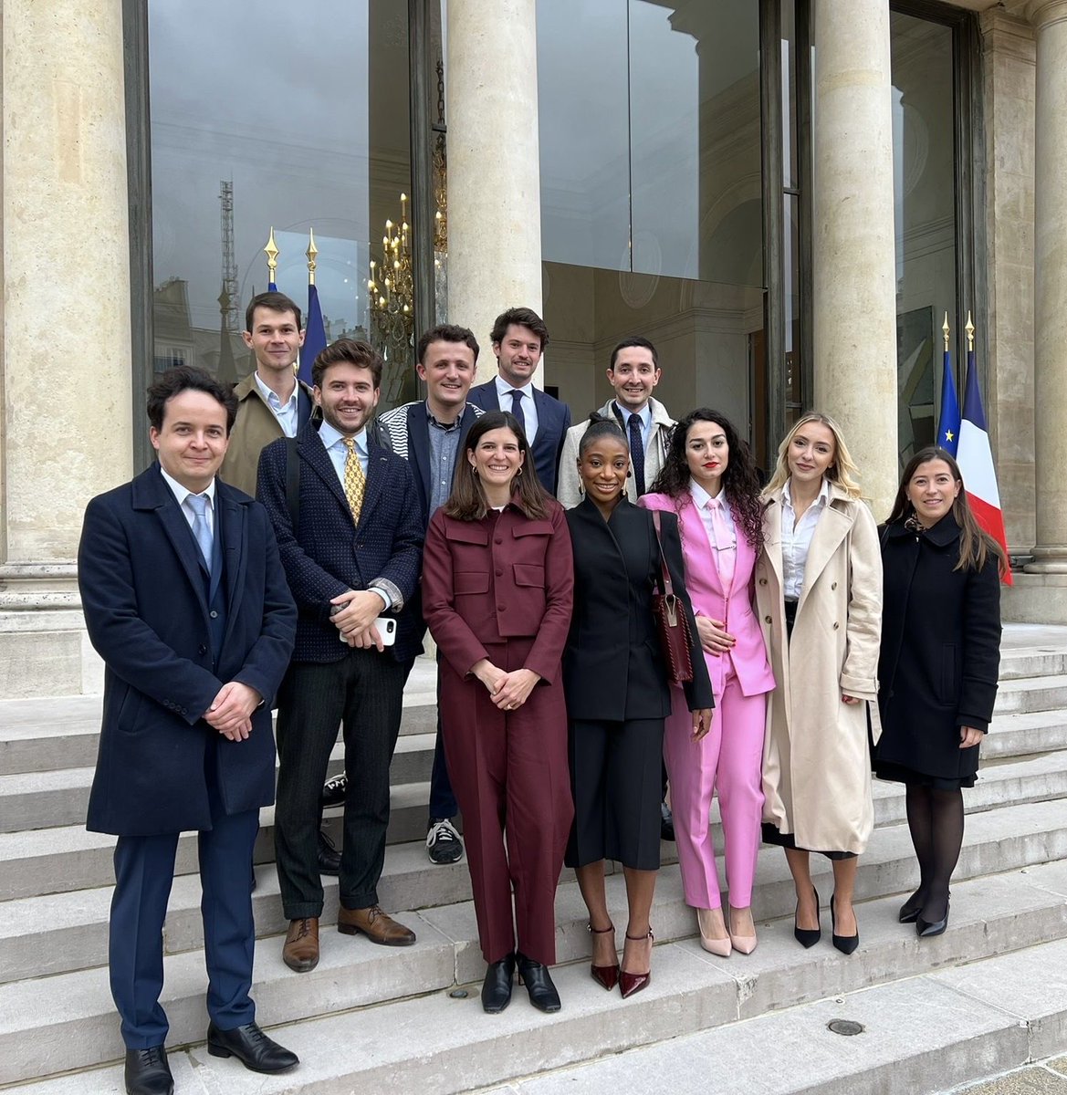 🇫🇷 L’AJEF a participé à la réunion à l’Élysée sur la démocratie à l’heure des réseaux sociaux autour d’<a href="/EmmanuelMacron/">Emmanuel Macron</a>.

📣 Elle a défendu une démocratie numérique fondée sur :
🔹 la transparence des algorithmes
🔹 la traçabilité des sources
🔹 l’éducation aux médias