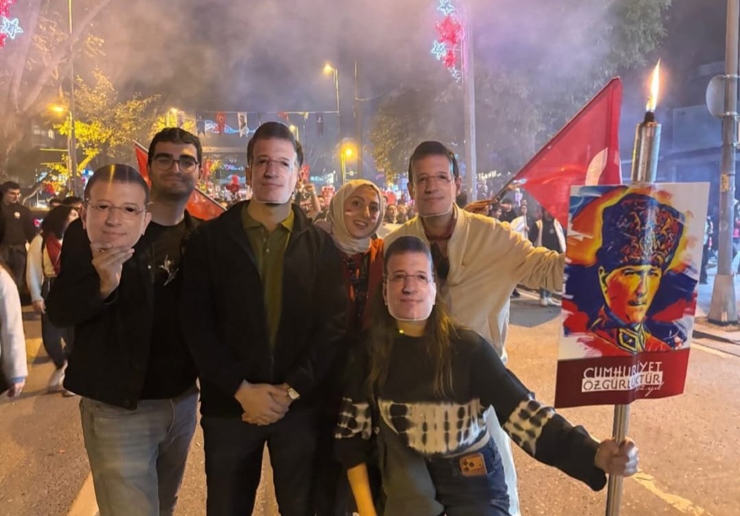 Üç güne unutulur diye düşündüğünüz İmamoğlu her yerde! Alışmak yok! 
#imamoğluheryerde