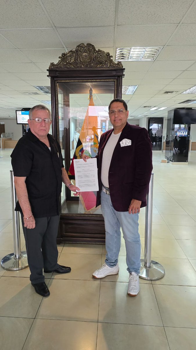 Hemos cumplido con mi decisión de presentar la respectiva denuncia en contra del Señor Fiscal Provincial del Guayas <a href="/FiscaliaEcuador/">Fiscalía Ecuador</a> por "NEGLIGENCIA MANIFIESTA Y ERROR INEXCUSABLE" en su rol como "INSTRUCTOR DE LA INVESTIGACIÓN", peticionando al pleno la medida cautelar de