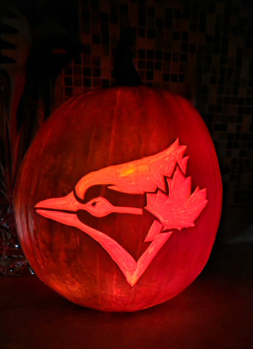 AllieJayIsHere's tweet photo. Bring it home boys!!
@BlueJays was there any other choice but to carve this way this year? Let's GOOOOO!
#WorldSeries #WANTITALL #octoberbaseball #halloweenbaseball #Halloween2025 #pumpkincarving #biggestfan #tarpsoff #policehorseready https://t.co/AT3gbp2I1T