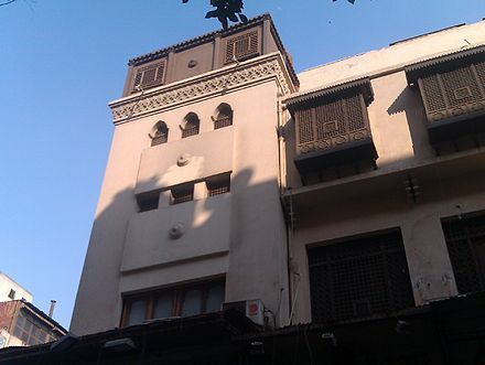 الروشن من أجمل عناصر العمارة القديمة، وتقدر اليوم تعيده بروح عصرية 👌
أفضل استخدام له هو تغطية البلكونات بطريقة أنيقة وعملية، بتركيبه من تيوبات ألمنيوم أو حديد مقاوم للصدأ، وتصميمه بخطوط هندسية تتماشى مع الواجهة، مع لمسة إنارة خفيفة تضيف دفء وجمال ✨
#واجهات #روشن