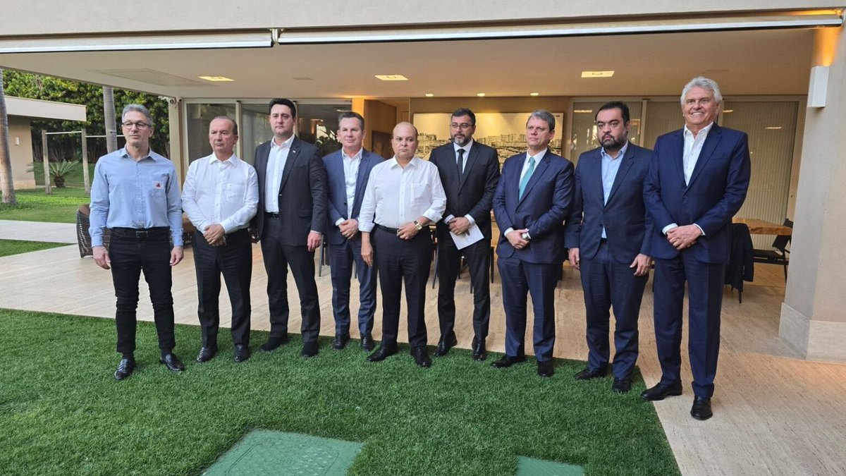 NewsLiberdade's tweet photo. 🚨URGENTE - Cláudio Castro, governador do RJ, faz videoconferência emergencial com governadores de direita https://t.co/rXk6TQSPNt