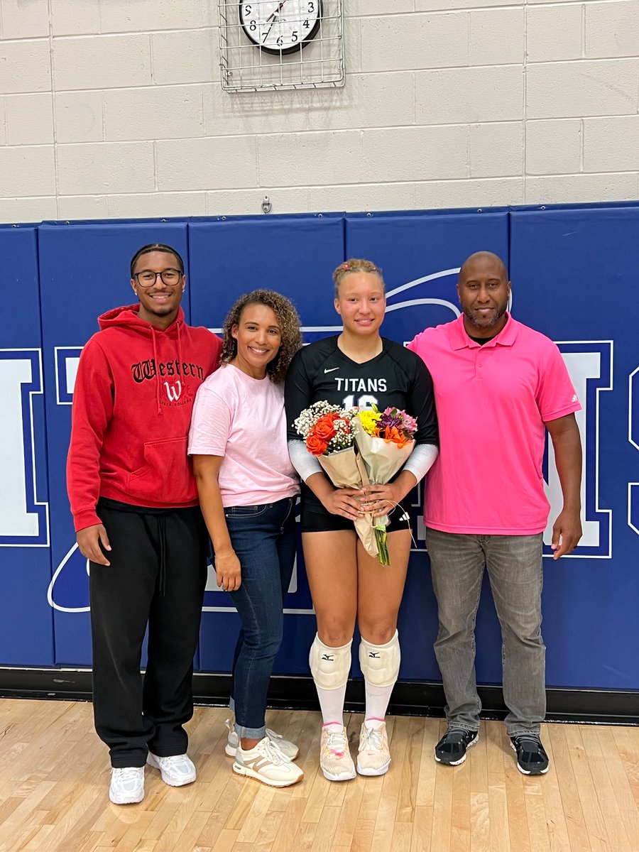 TLewisGK's tweet image. Last night was the start of volleyball districts and senior night. I am so Blessed to be surrounded by such an amazing support system! I love my people 💙 🏐