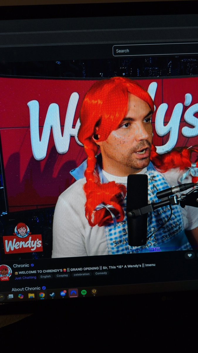 IDCWHTUDO1's tweet photo. @Wendys check out @DirectorChronic stream today. https://t.co/u5Vo6GdDPu 

Sir this is a Wendy's! https://t.co/ATIR01g8Qg