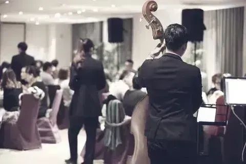 DTNEtiquette's tweet photo. Cocktail party #etiquette dos and taboos include: be convivial, don't lick your fingers, don't hold someone hostage, remember names, and have fun! ~ #DTN #smalltalk #worktheroom https://t.co/f8j2WDFuM6