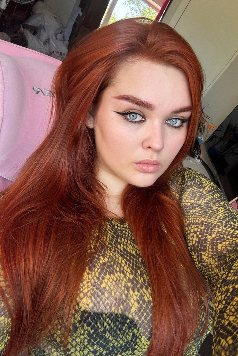 npmted's tweet image. как думаете, какой цвет идет больше? 
хочется узнать мнения со стороны