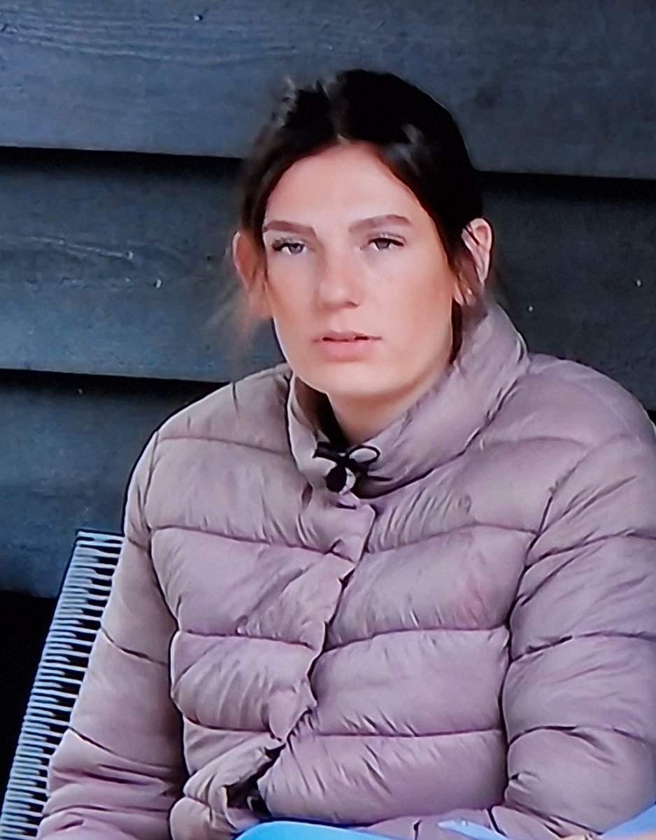 zijopnr11's tweet image. Dan heeft ze letterlijk alles aan dr eigen laten veranderen (geen oordeel) maar niemand die bedacht heeft dr oren vast te zetten.. 🤣🤣🤭
#debondgenoten #valentijne