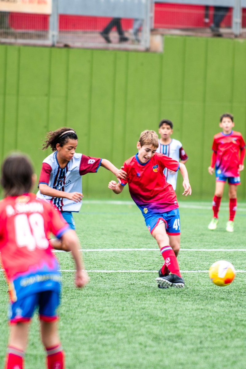 📖 Les fotos de la base 🖼️
🏃🏻‍♀️ #FCMartinenc 2025/2026 🏃‍♂️

⚽️ S12 C
🤝 Partit davant la @PBBarcino
📅 26/10/2025

📷 <a href="/polvallesimo/">Pol Valle Simó</a>

#SomMartinenc