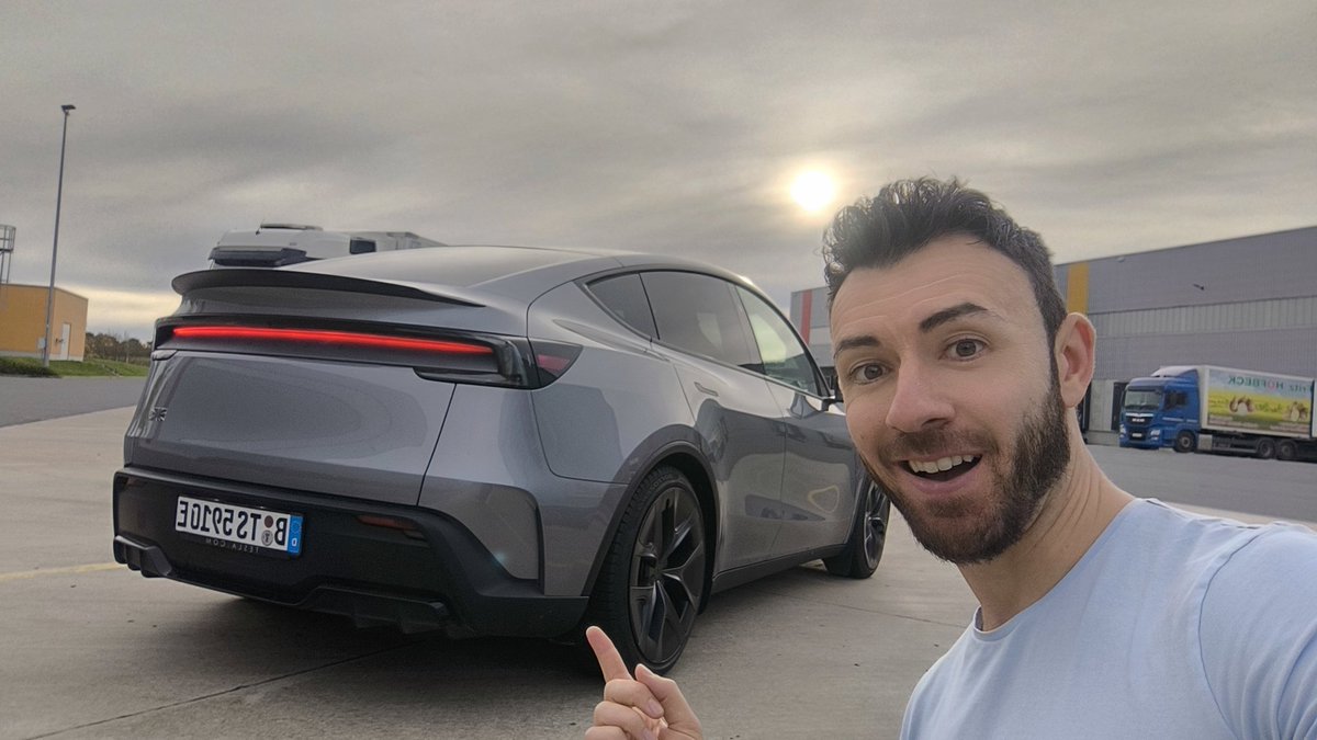AlexanderKrem20's tweet image. Das neue Tesla Model Y Performance 2025 war heute Abend mein Begleiter! Ich habe für euch ein ausführliches Review gedreht. Ich muss sagen, der Premium Allrad hat es mir nicht so angetan, aber der Performance ist schon richtig geil! #teslamodelyperformance #modelyperformance