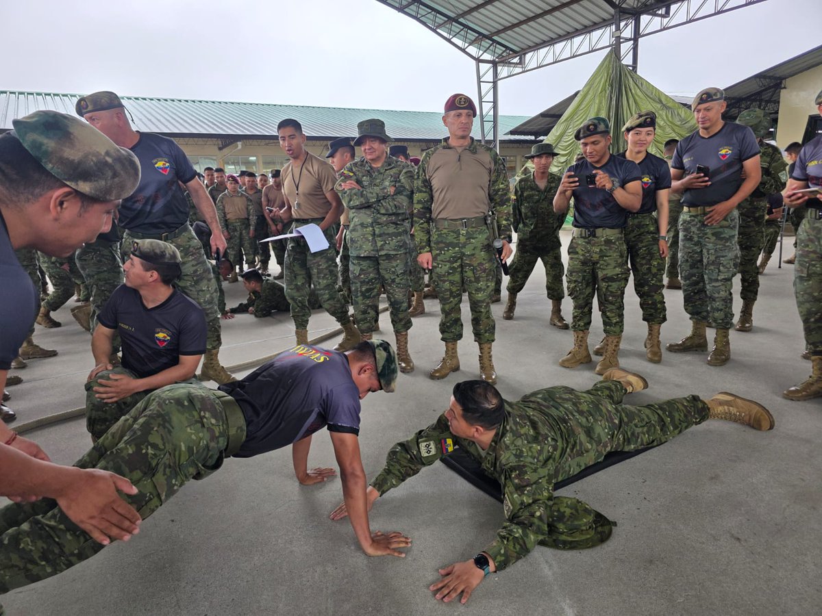 EjercitoECU's tweet image. 𝑬𝒏 𝒆𝒍 𝑭𝒖𝒆𝒓𝒕𝒆 𝑴𝒊𝒍𝒊𝒕𝒂𝒓 𝑨𝒎𝒂𝒛𝒐𝒏𝒂𝒔 𝒔𝒆 𝒄𝒐𝒏𝒎𝒆𝒎𝒐𝒓𝒐́ 𝒆𝒍 𝒂𝒏𝒊𝒗𝒆𝒓𝒔𝒂𝒓𝒊𝒐 𝒅𝒆𝒍 𝑷𝒂𝒓𝒂𝒄𝒂𝒊𝒅𝒊𝒔𝒎𝒐 𝑴𝒊𝒍𝒊𝒕𝒂𝒓 𝑬𝒄𝒖𝒂𝒕𝒐𝒓𝒊𝒂𝒏𝒐.
#Shell | En el Fuerte Militar Amazonas se conmemoró el sexagésimo noveno aniversario del Paracaidismo…