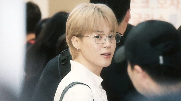 kmscript's tweet image. jikook!au, entre nós. ☕️

onde jeongguk aceita ir à terapia só pra provar aos amigos que “não precisa disso”, mas acaba se encantando pelo psicólogo. 

ou onde jimin tenta convencer a si mesmo que seu novo paciente não lhe desperta uma curiosidade quase proibida.