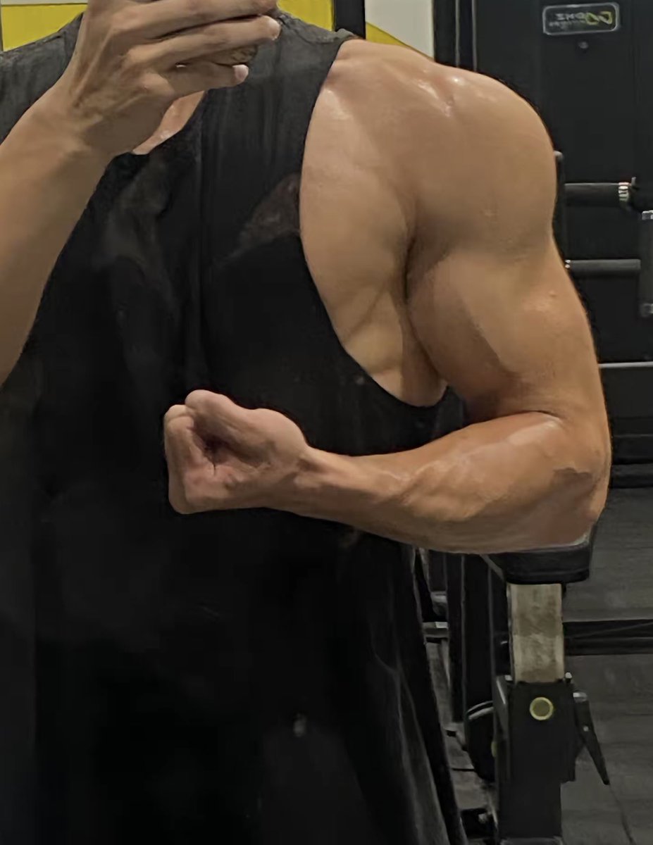 TyroneLin4's tweet photo. shoulders todaii https://t.co/XFBySDNy2B