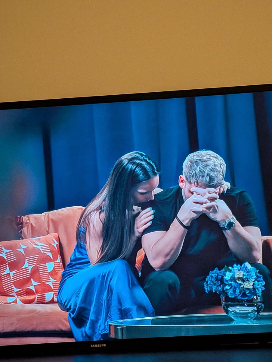 SureShotCS's tweet image. "Corporate needs you to find the difference between these two pictures" #MAFSUK