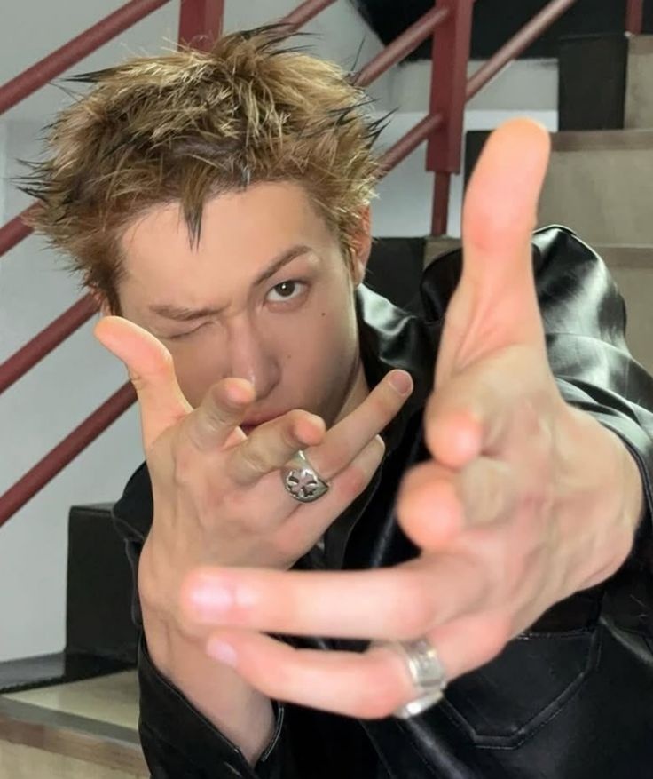 kaiseroom's tweet photo. é ele https://t.co/HyOEMBbwJ7