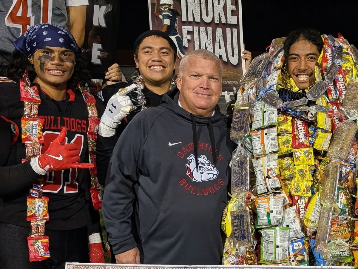 MrzFinau's tweet image. The love and respect these boys have the @coachmetty is amazing to witness. One more league game for our @inokefinau1 and 2 more years for @theehamee 
@AveiRitchi97 @sione_felila