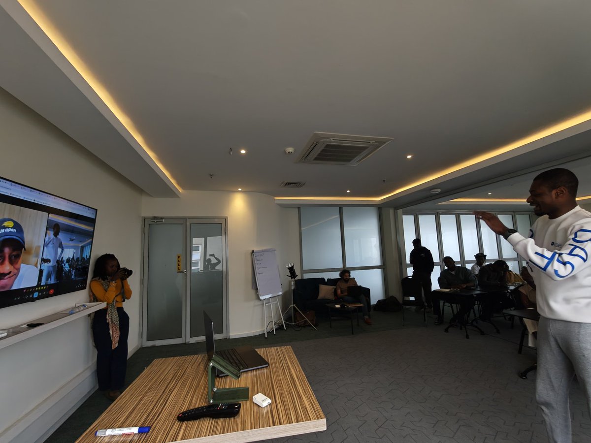 Lots of learnings in this 1:1 VC talk hosting <a href="/jay_drainjr/">jay</a>, Investment Partner at <a href="/a16zcrypto/">a16z crypto</a>, and moderated by <a href="/Sir_Damilare/">Dami.base.eth</a> at the Based Founders Fellowship in Kenya!

This is BFF!