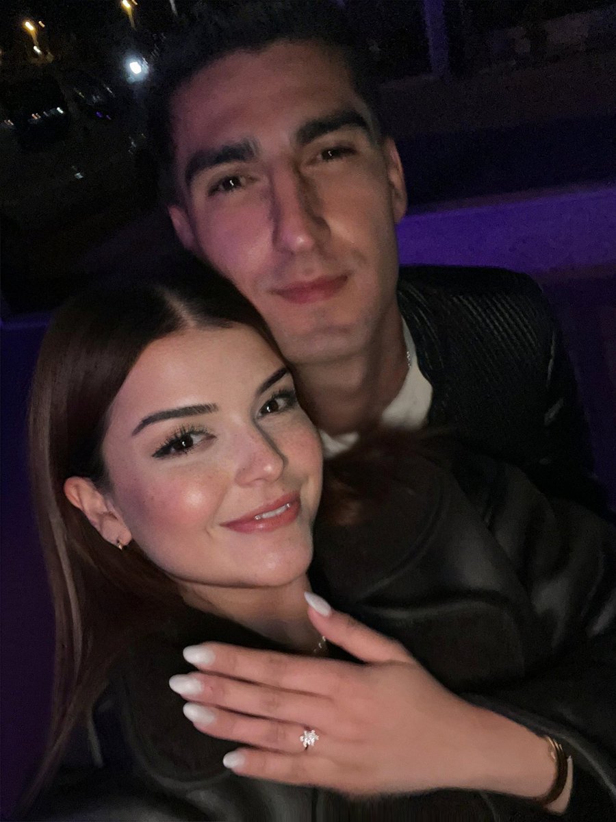 ilaydaremlee's tweet photo. "EVET" dedim 💍💐💕 https://t.co/1K2A2oFm8O