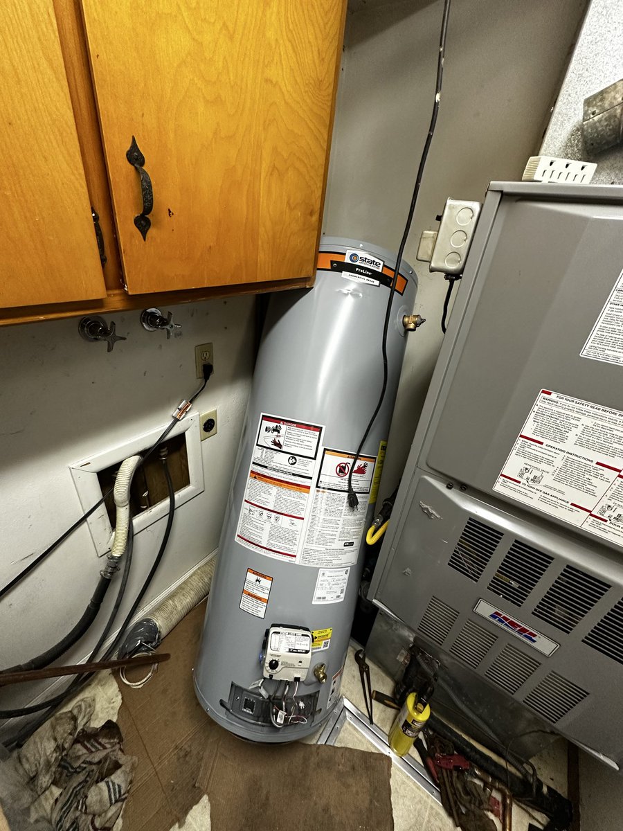 Copper_Shop_419's tweet image. Sometimes you can’t even make this shit up 
I’d really like to have a conversation with the guy that built this house tho