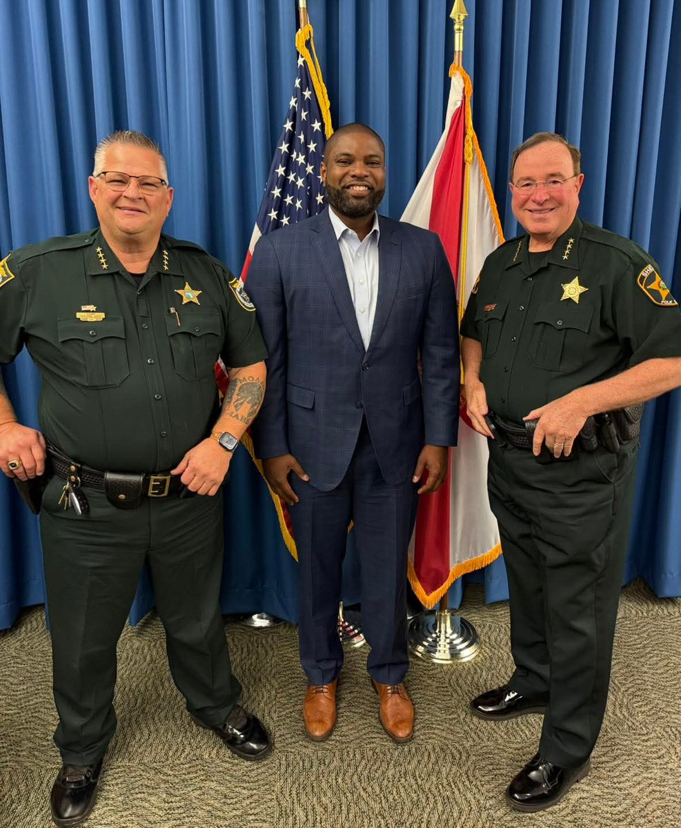 ALROJASFORNEV's tweet image. The only people missing from this picture are Joe Lombardo and @Sheriff_LVMPD .

The Nevada - Florida connection 

@JosephMLombardo
@DanStewartNV
@CombatKimmy
@IamSteveSanchez 
@ScottWaller10 
@KevinWallRadio
@RealWayneRoot