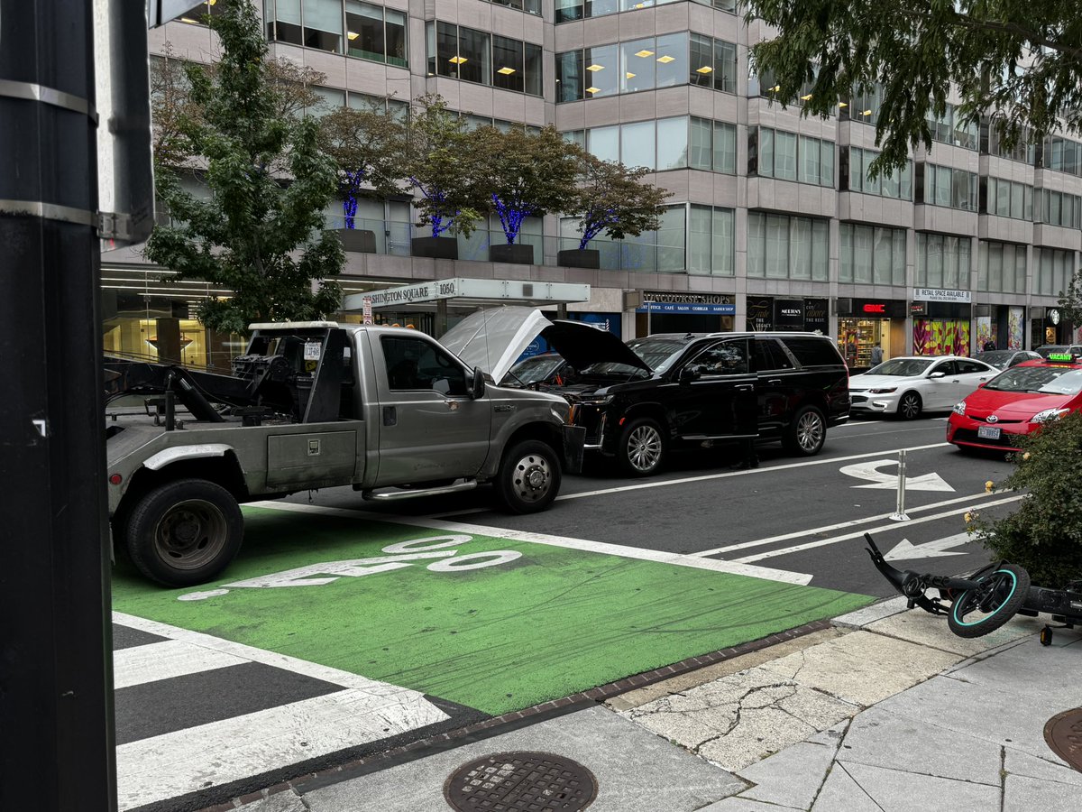 domsachez74's tweet photo. @WTOPtraffic   Disabled vehicle.  Conn and L NW.  lane blocked https://t.co/FWNMqBPy1A