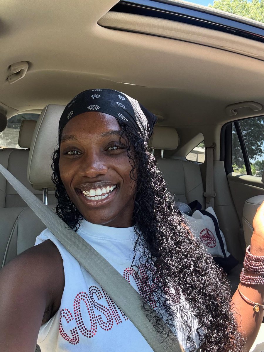 doechiiupdates's tweet image. Doechii looks so good without makeup.