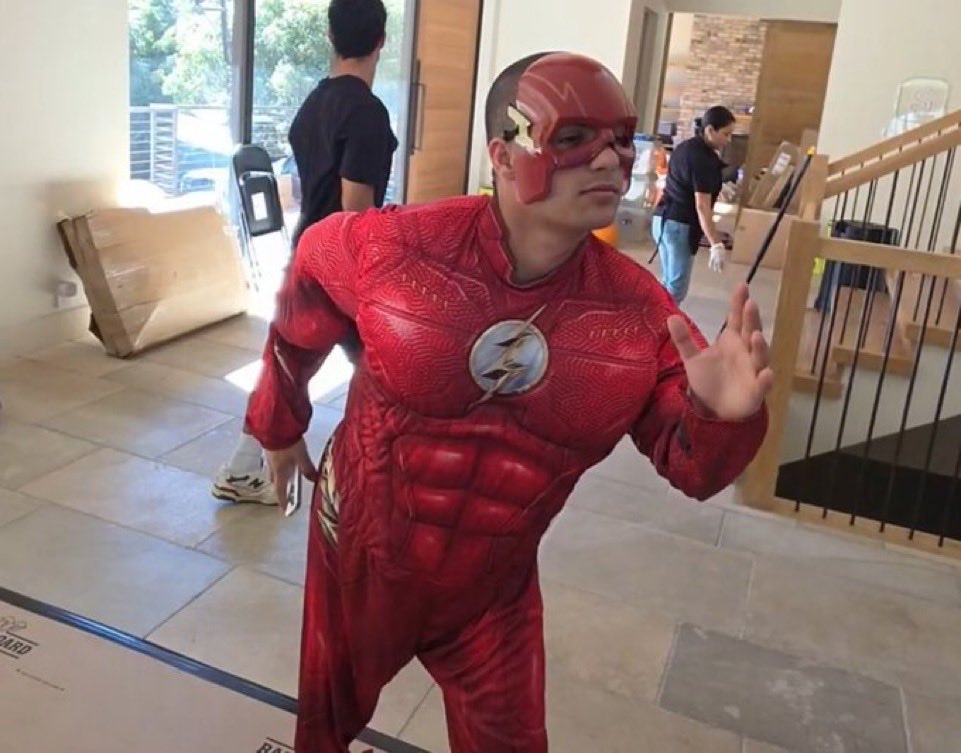 FaZeClan's tweet image. You vs the guy she tells you not to worry about 😭