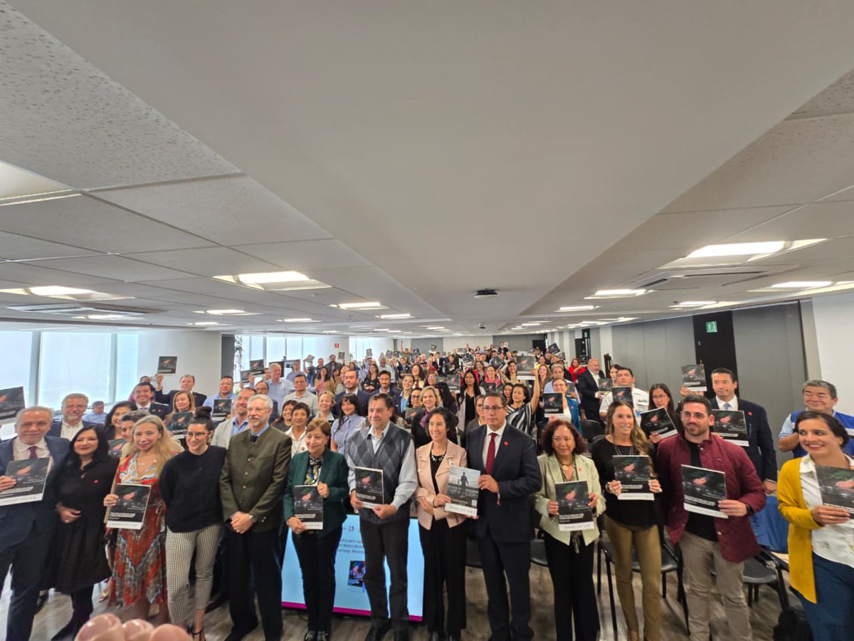 AmbienteEdomex's tweet image. Presentación de la “Hoja de Ruta de México para cumplir o superar la Meta 3 del Marco Mundial de Biodiversidad Kunming–Montreal” realizada por SEMARNAT, CONANP, WWF y GEF.
Para fortalecer la efectividad en el manejo de las Áreas Naturales Protegidas.
#KunmingMontreal
#WWF 
#GEF