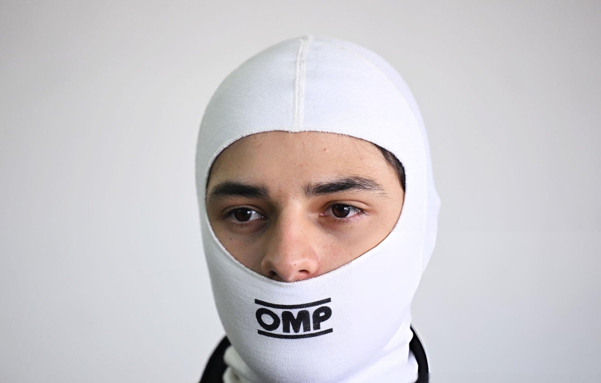 PMartiUpdates's tweet image. 📷🇬🇧| Pepe putting on his hemlet to hit the track during day 3 of pre-season testing 👊

📷🇪🇸|  Pepe poniéndose el casco para salir a pista durante el tercer día de test de pretemporada 👊

©️ Simon Galloway

#FormulaE #FETesting #CupraKiro #PepeMarti